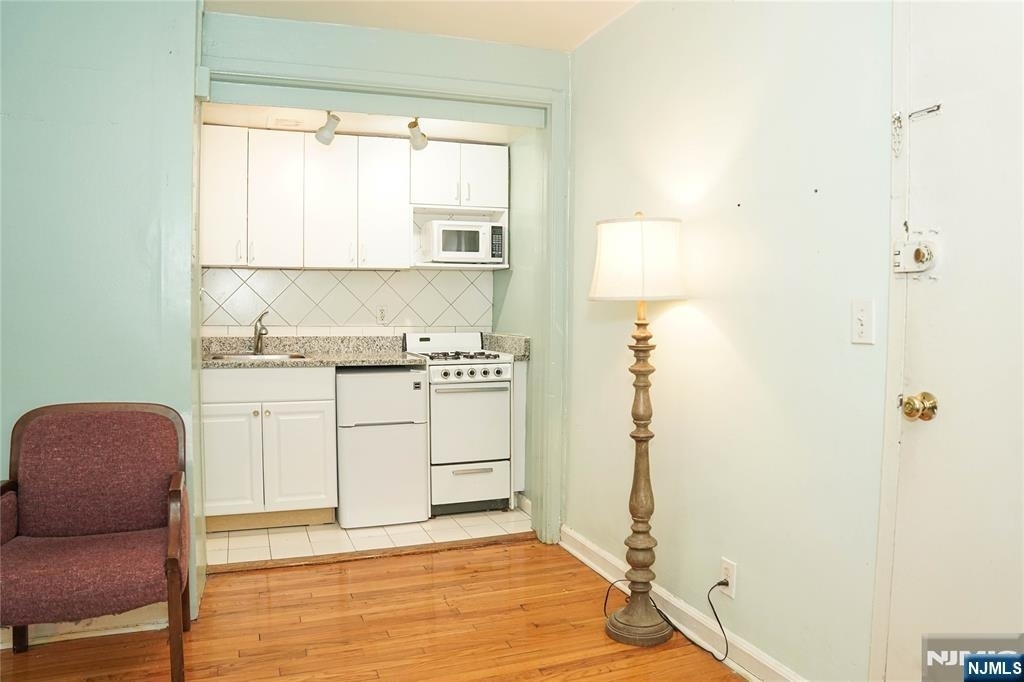 3021 Edwin - Photo 7