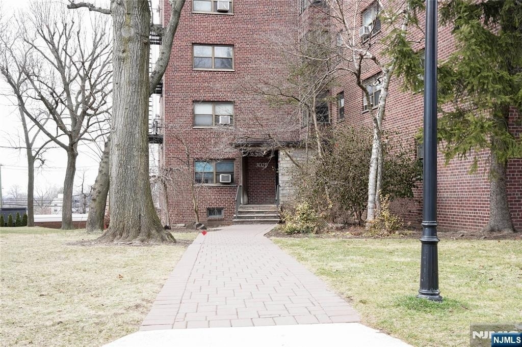 3021 Edwin - Photo 1