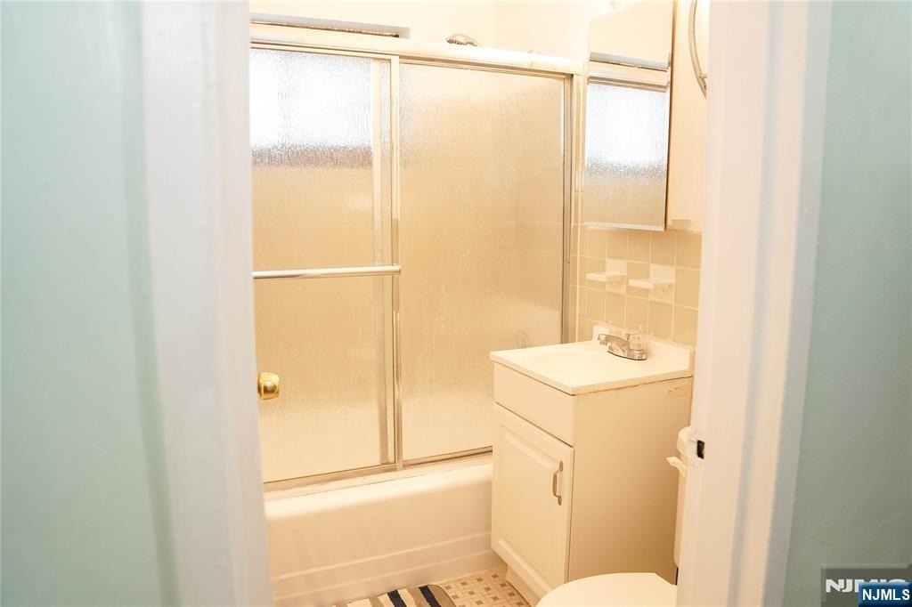 3021 Edwin - Photo 11