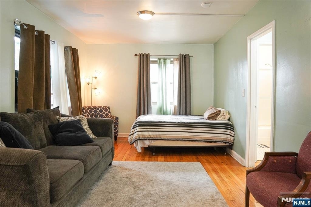 3021 Edwin - Photo 2