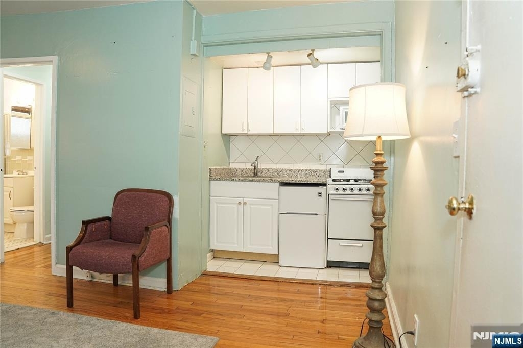 3021 Edwin - Photo 6