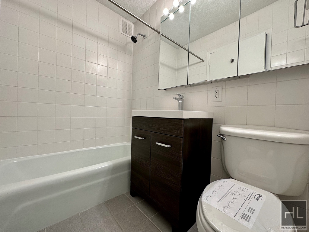 2nd Avenue - Photo 5