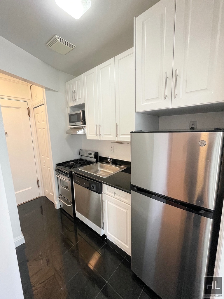 East 78 Street - Photo 1