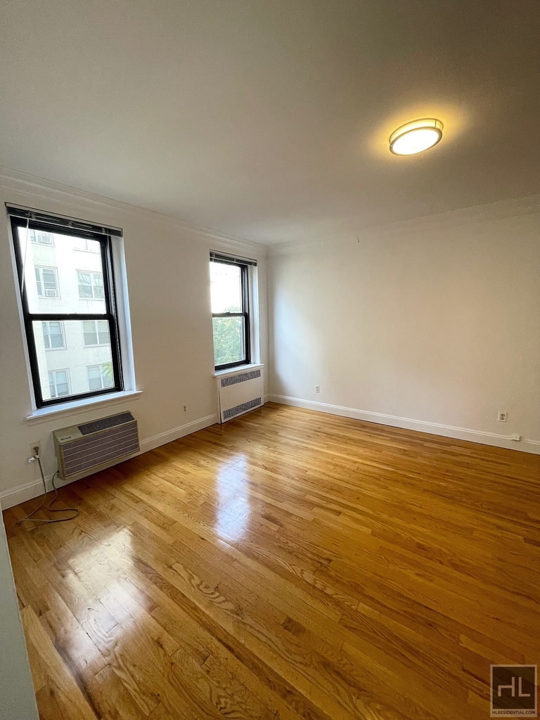 East 78 Street - Photo 0