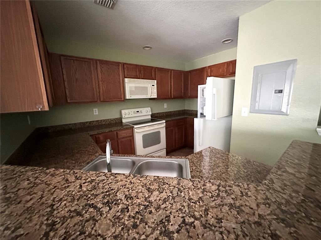 4600 Moody Boulevard E - Photo 9
