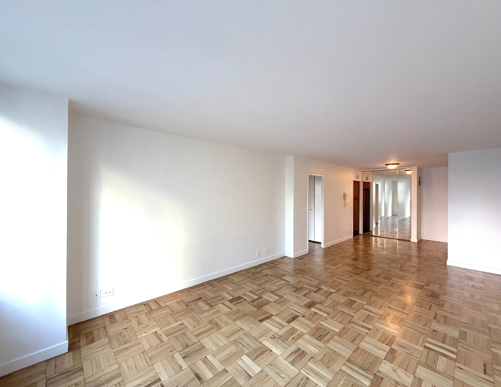 East 49th Street - Photo 0
