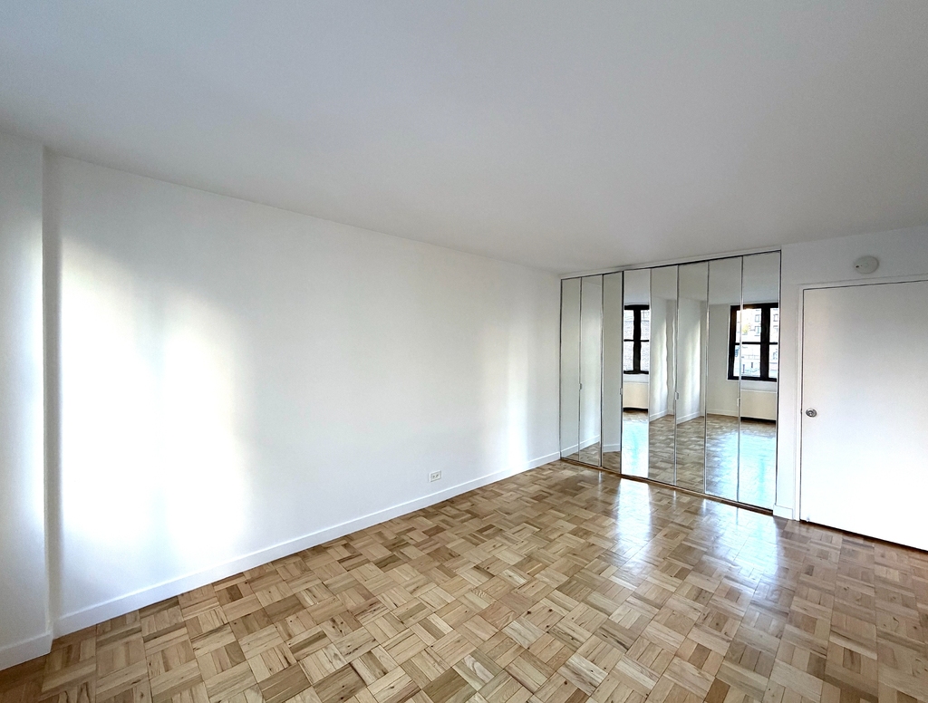 East 49th Street - Photo 2
