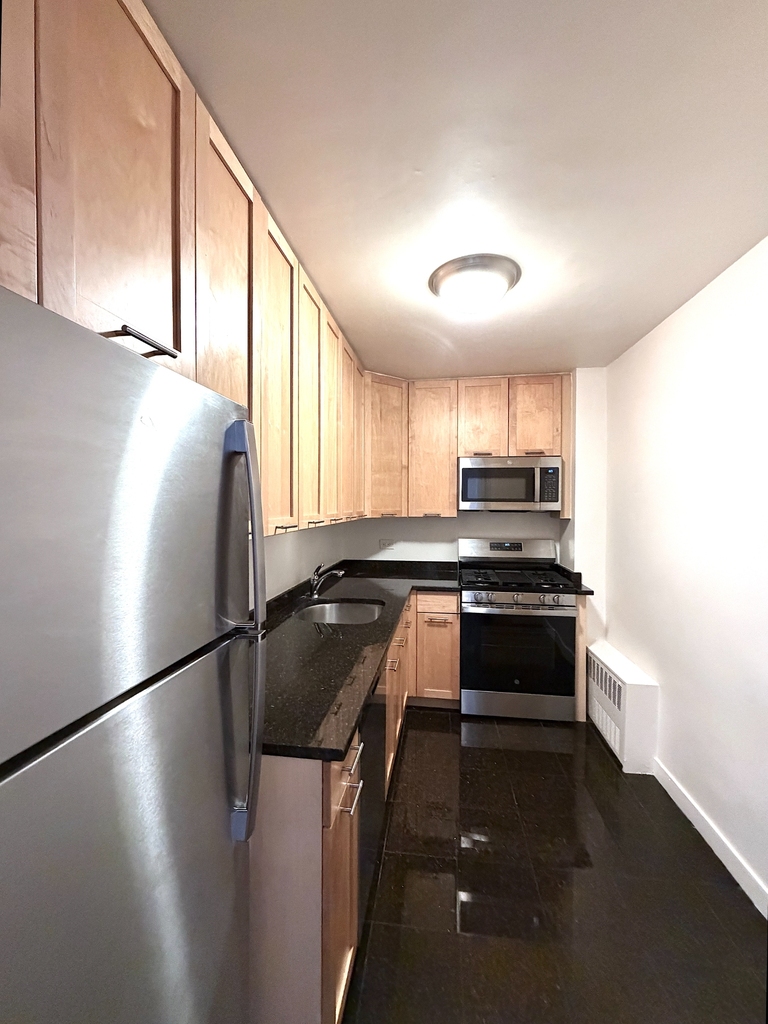 East 49th Street - Photo 1