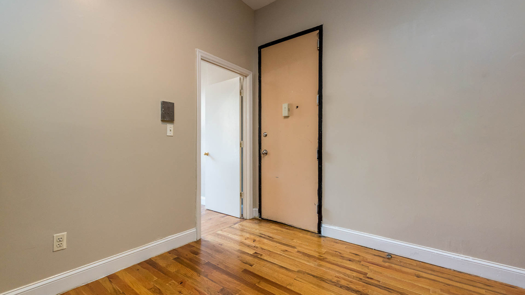 346 Gates Ave - Photo 13