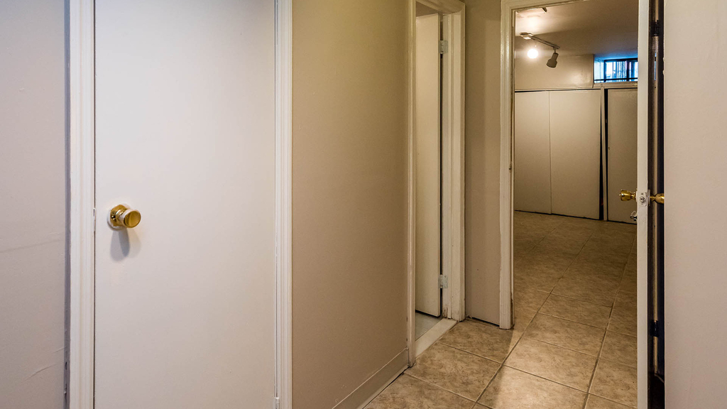 346 Gates Ave - Photo 2