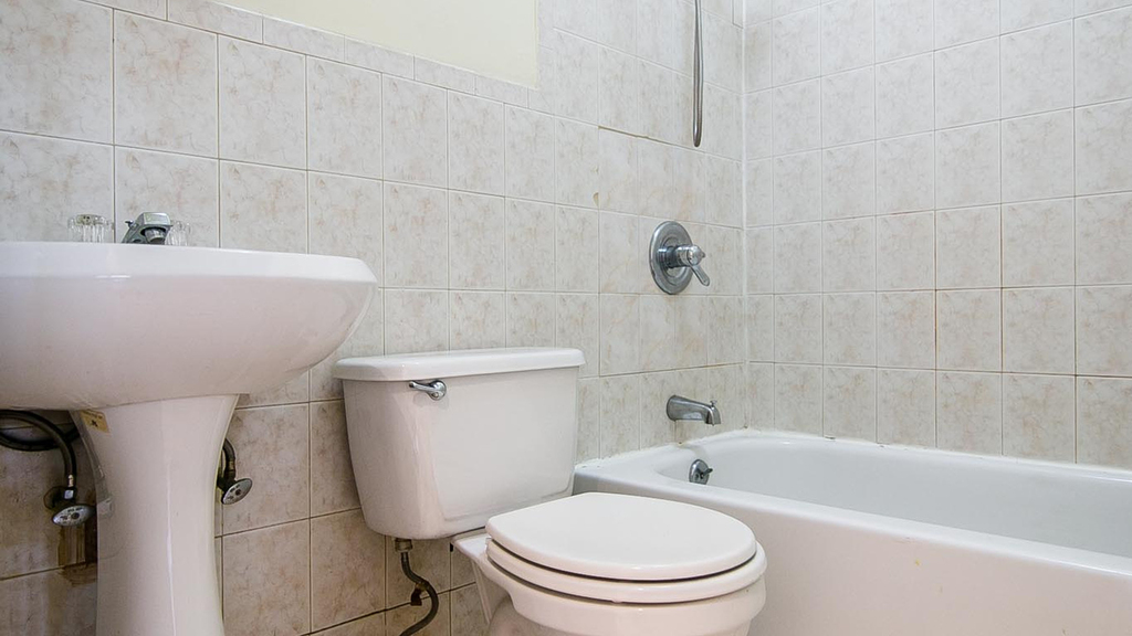 872 Dekalb Ave - Photo 2