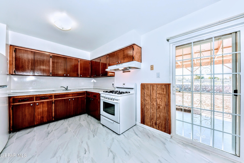 4909 Winthrop Drive - Photo 12