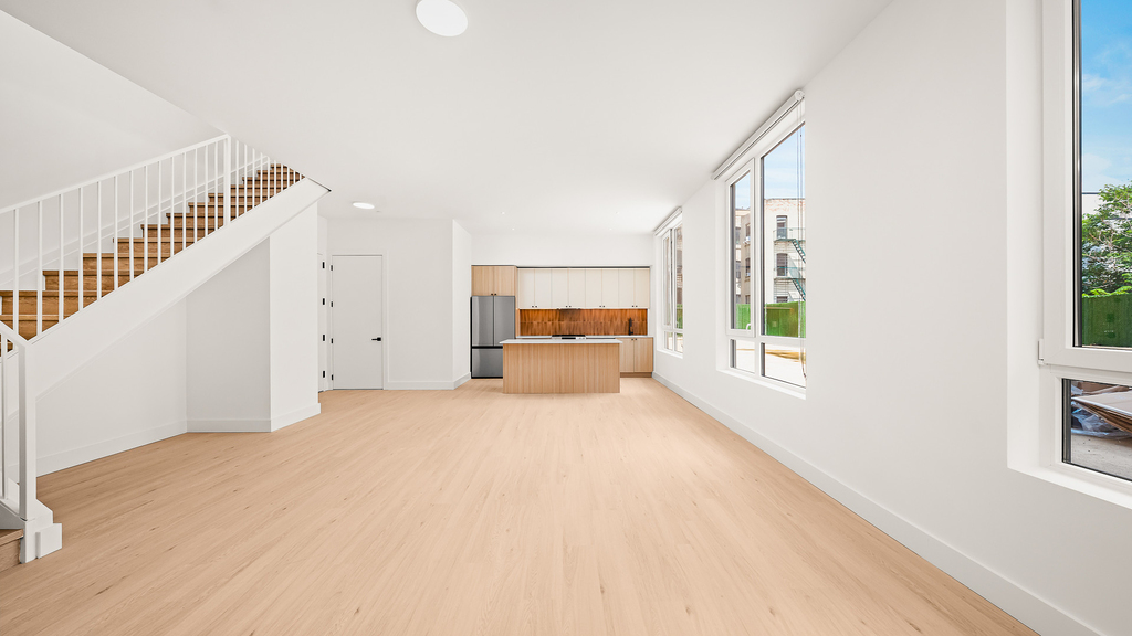 733 Lincoln Pl - Photo 1