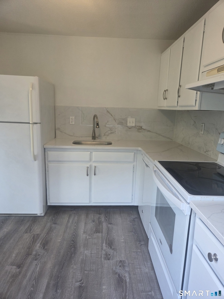 7 Padanaram Road - Photo 1