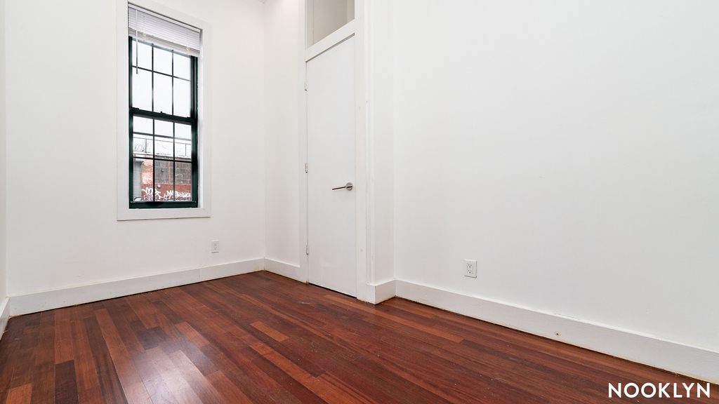 276 Boerum St - Photo 11