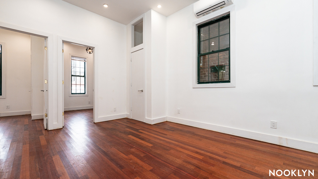 276 Boerum St - Photo 4