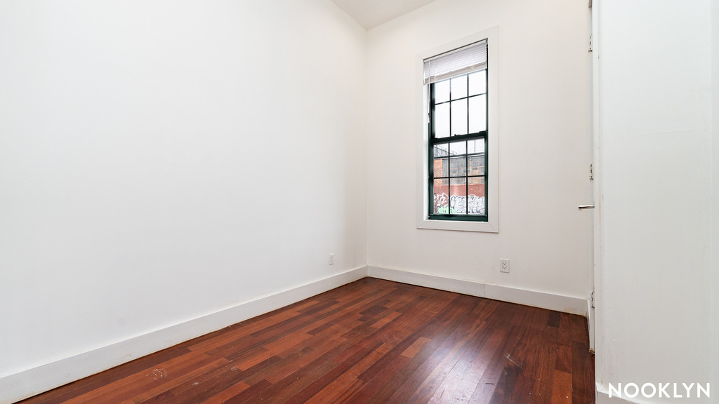 276 Boerum St - Photo 2