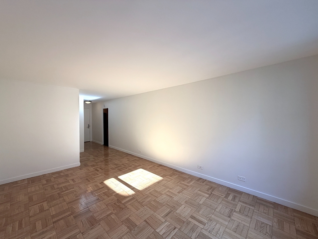 East 49th Street - Photo 0