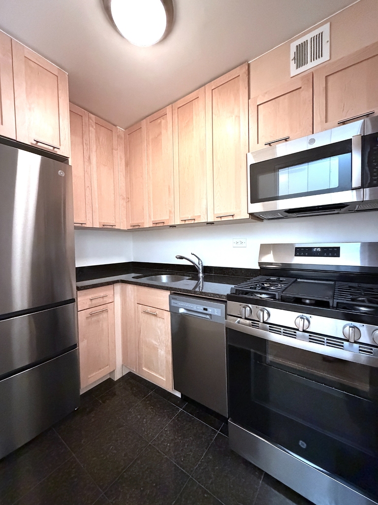 East 49th Street - Photo 1