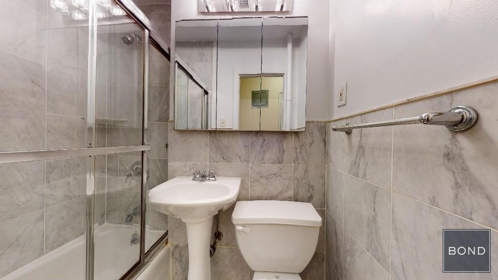 East 80th Street - Photo 3