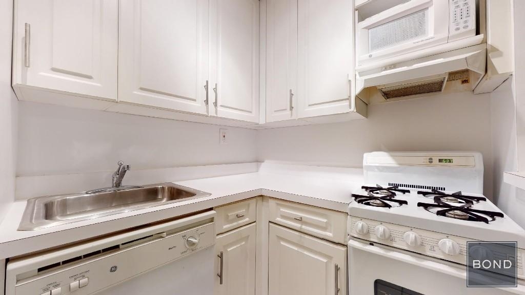 East 80th Street - Photo 2