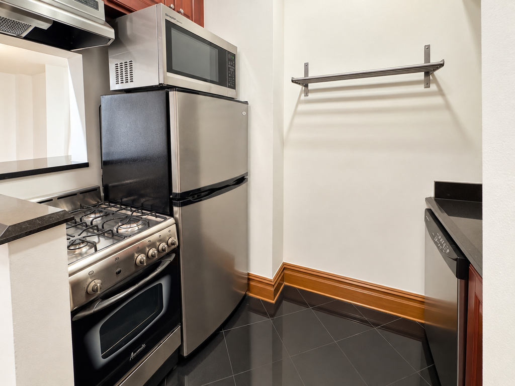150 West 58th Street - Photo 7