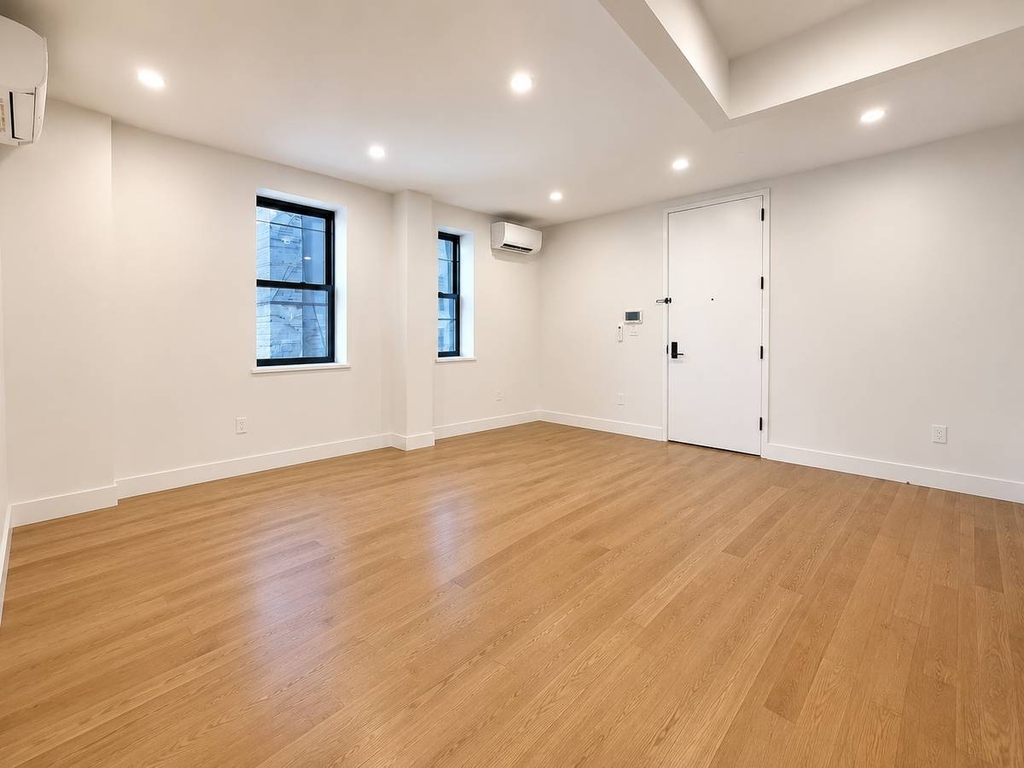 2324 Bedford Ave - Photo 3