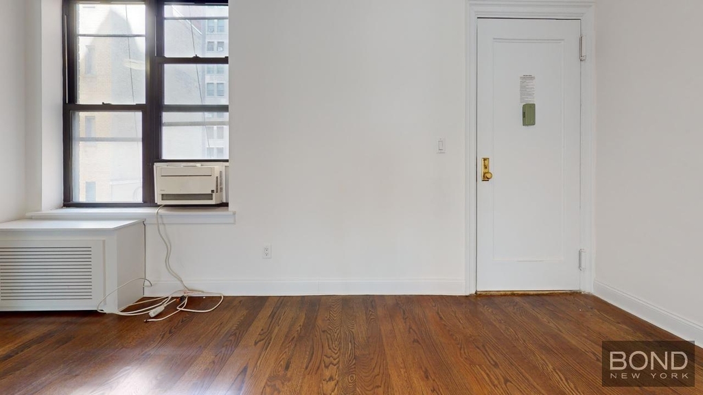 West 55th Street - Photo 7
