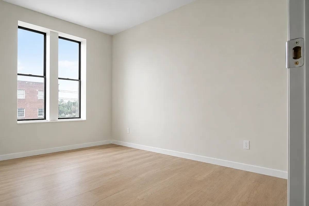 553 Hinsdale Street - Photo 3