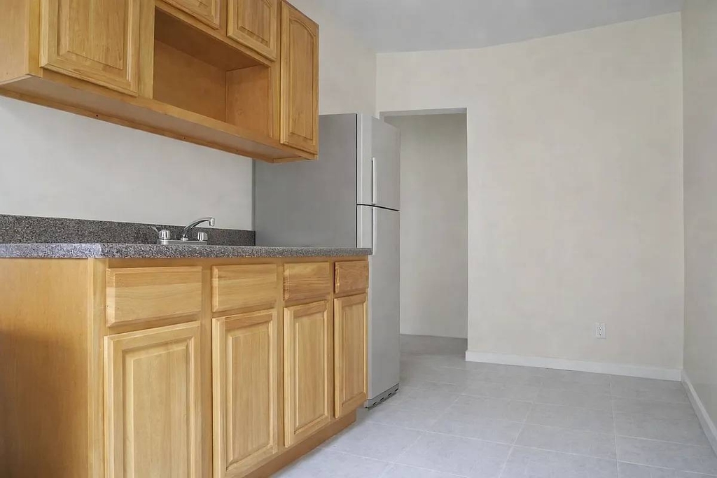 553 Hinsdale Street - Photo 2
