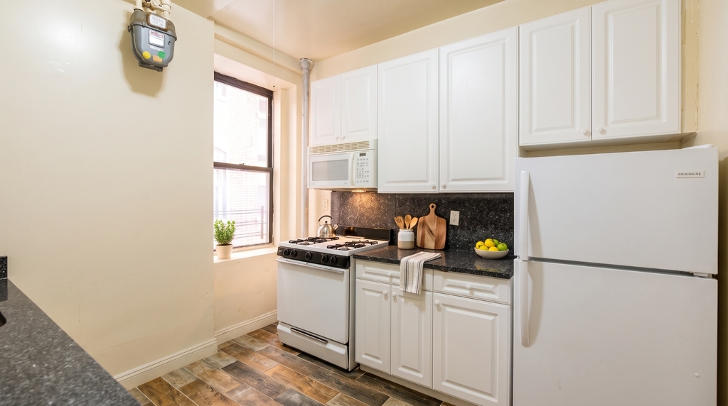3647 Broadway - Photo 3