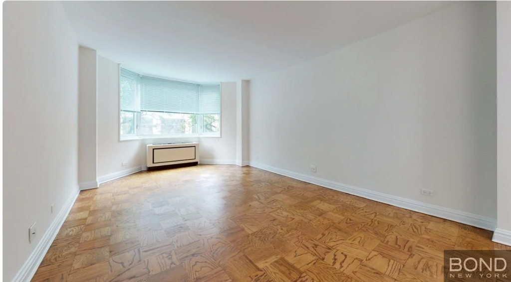 East 71st Street - Photo 5