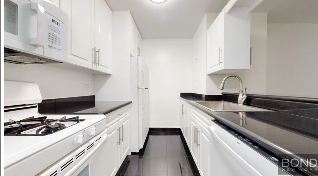 East 71st Street - Photo 3