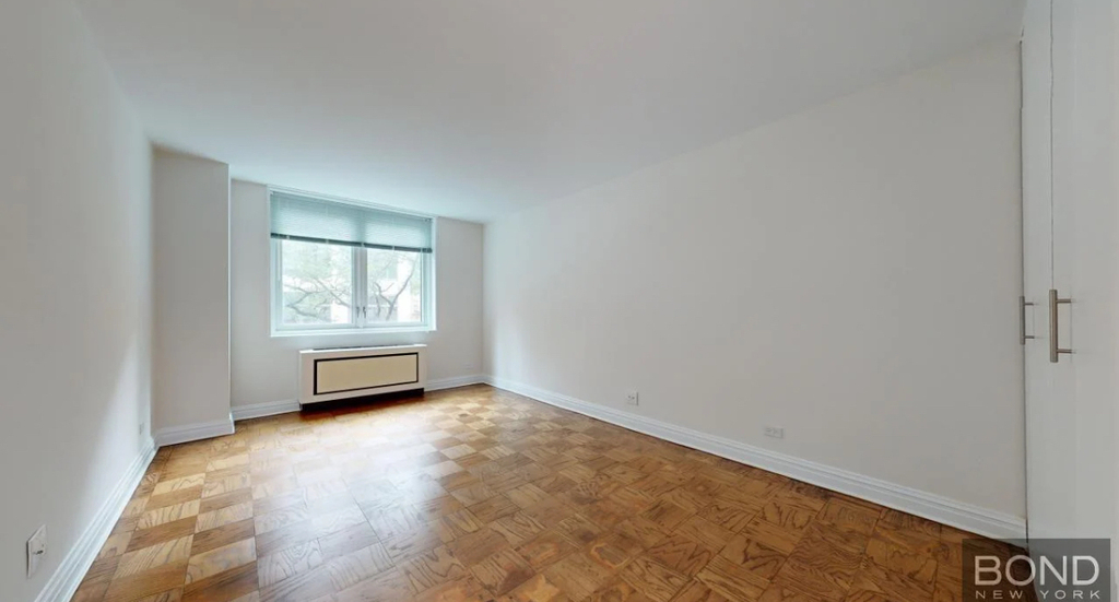 East 71st Street - Photo 4