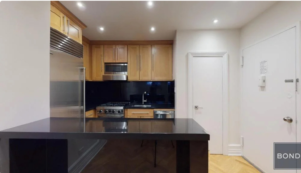 West 16th Street - Photo 3