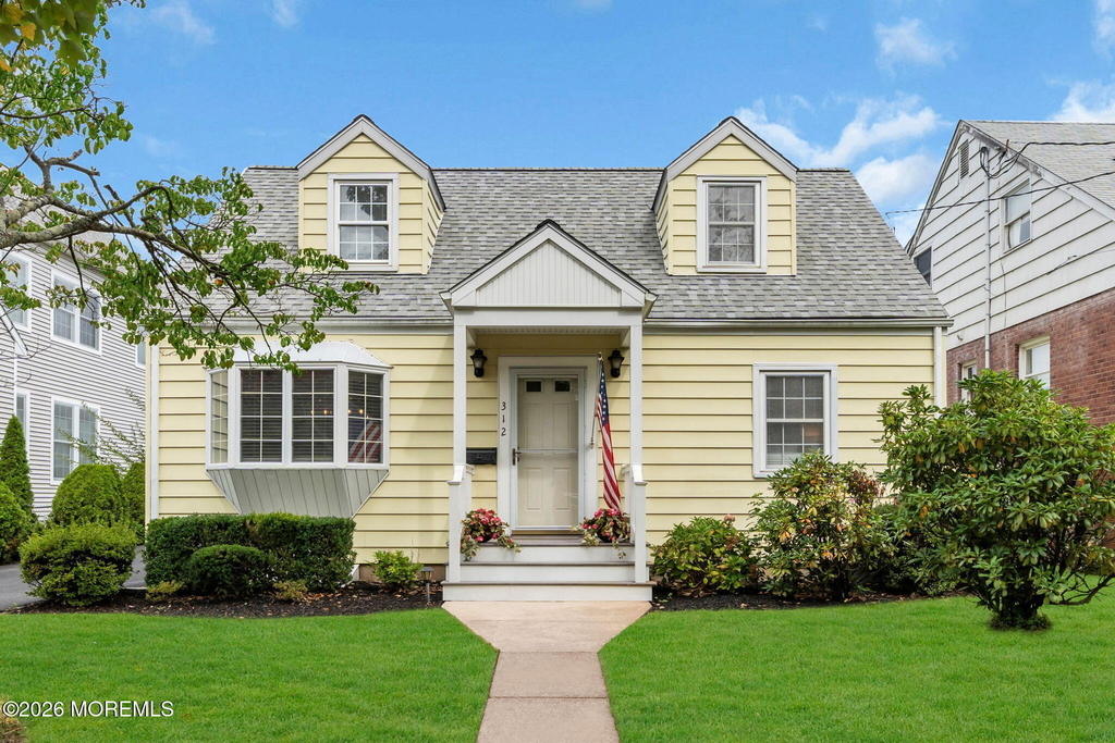 312 Salem Avenue - Photo 1
