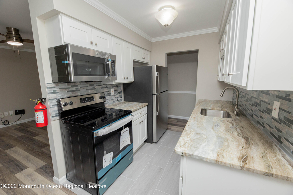 110 Stonehurst Boulevard - Photo 8