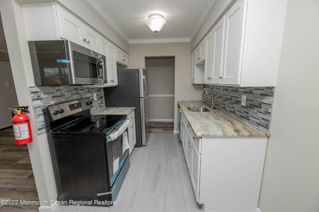 110 Stonehurst Boulevard - Photo 3