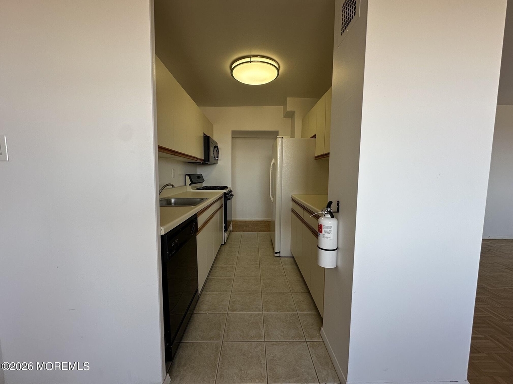10 Ocean Boulevard - Photo 7
