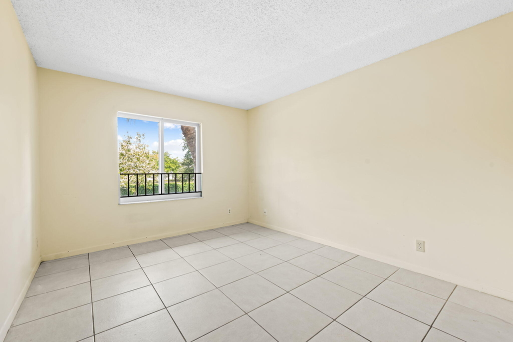 2977 Nw 92nd Avenue - Photo 12