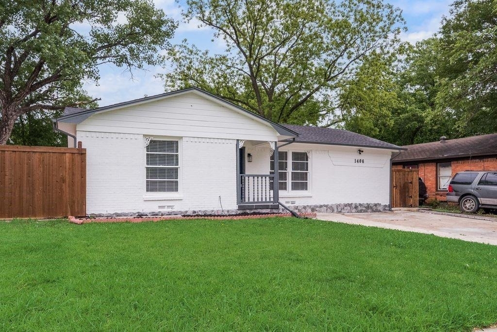 1406 Highland Street - Photo 1