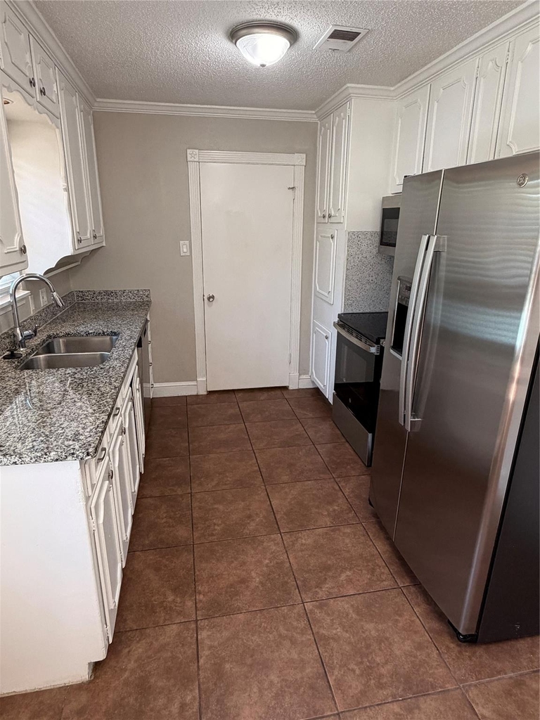 725 Willow Street - Photo 8