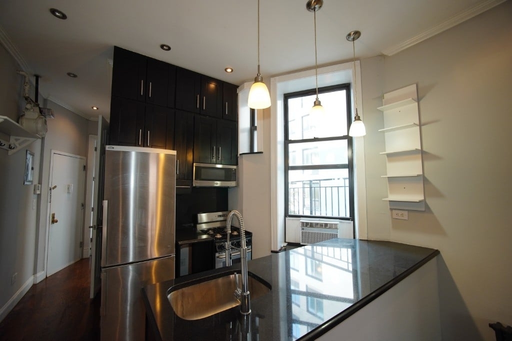 60 Avenue B - Photo 2