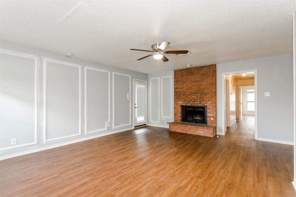 2301 Kingsford Court - Photo 3