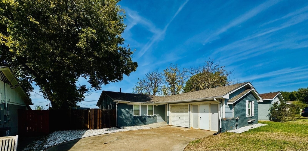 1002 Mardi Gras Lane - Photo 1