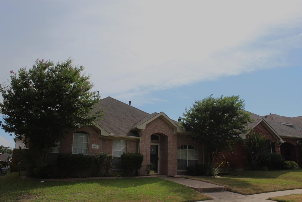 1813 Arbor Creek Drive - Photo 1