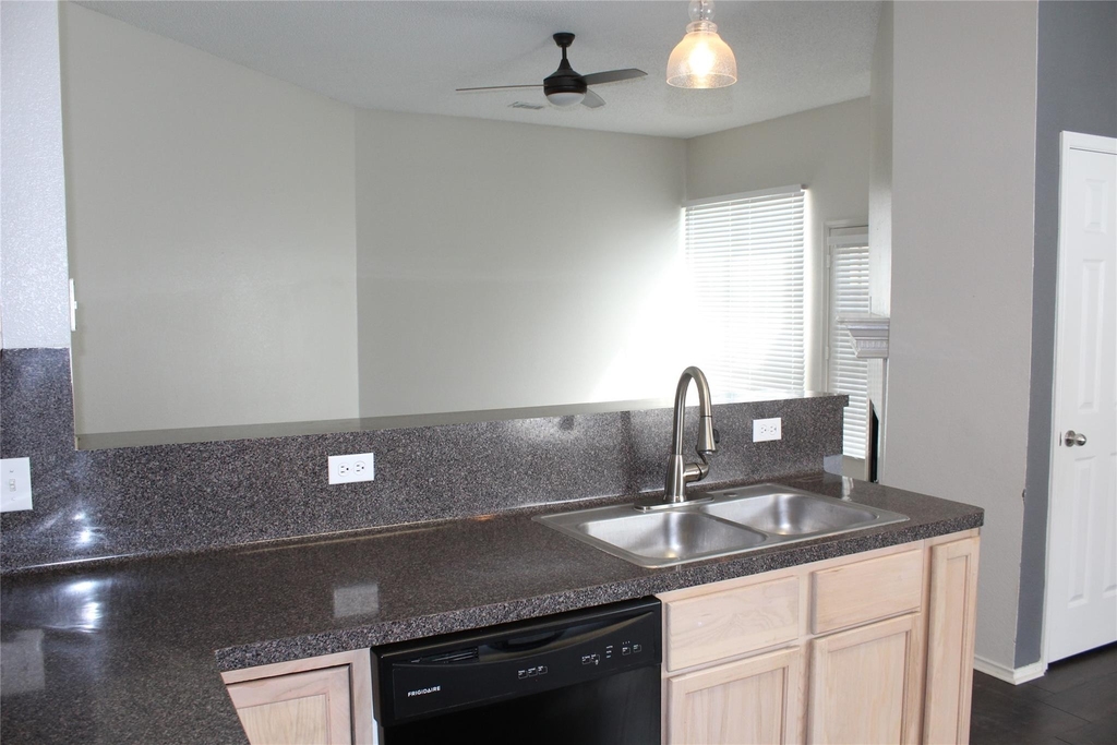 1813 Arbor Creek Drive - Photo 6