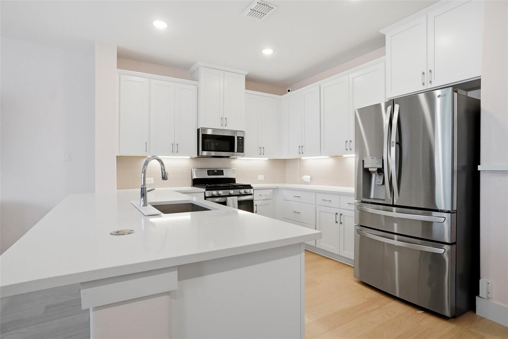 1085 Carnation Drive - Photo 9