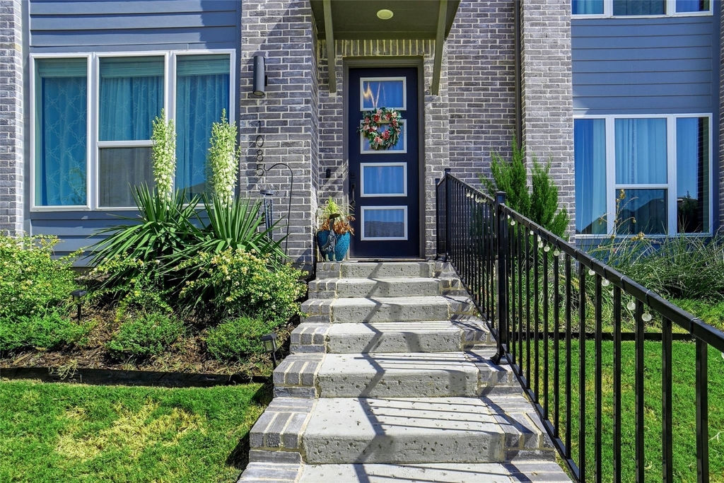 1085 Carnation Drive - Photo 3