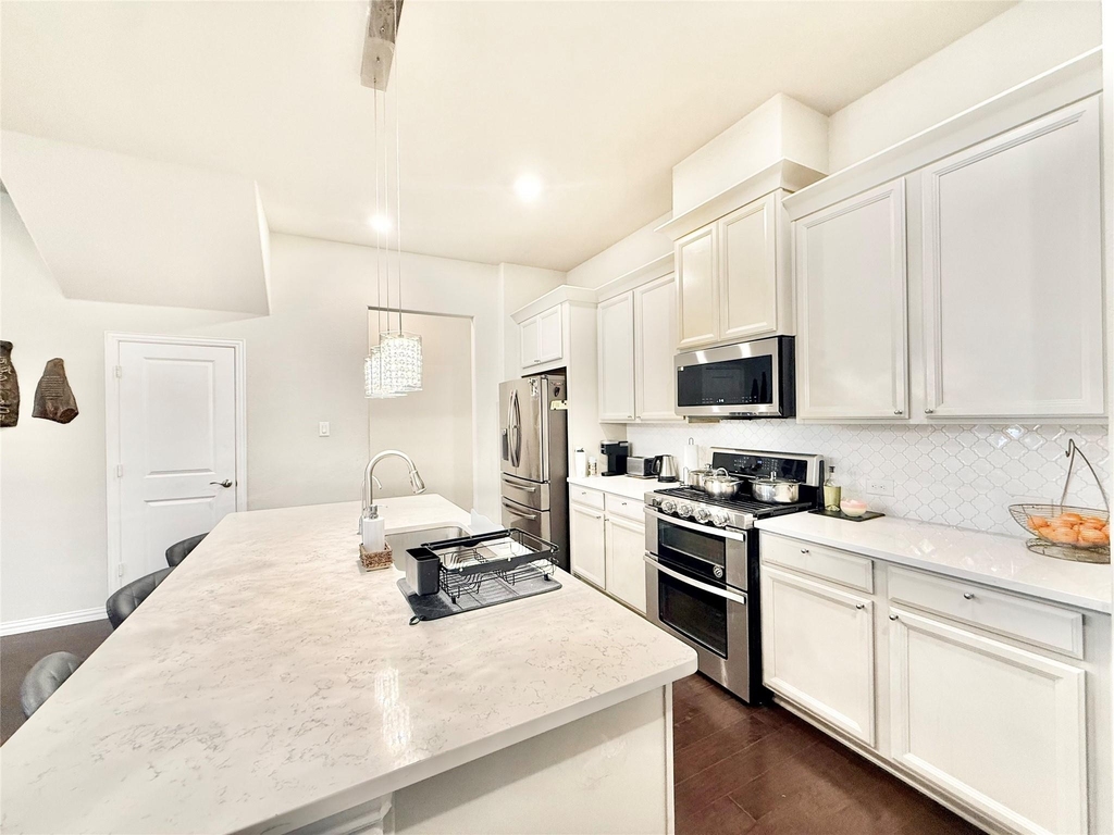 1021 Zachary Way - Photo 9